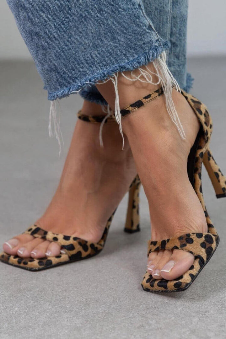 LEOPARD PRINT HEELS
