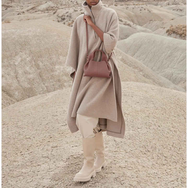 Annie | Stylish Travel Companion